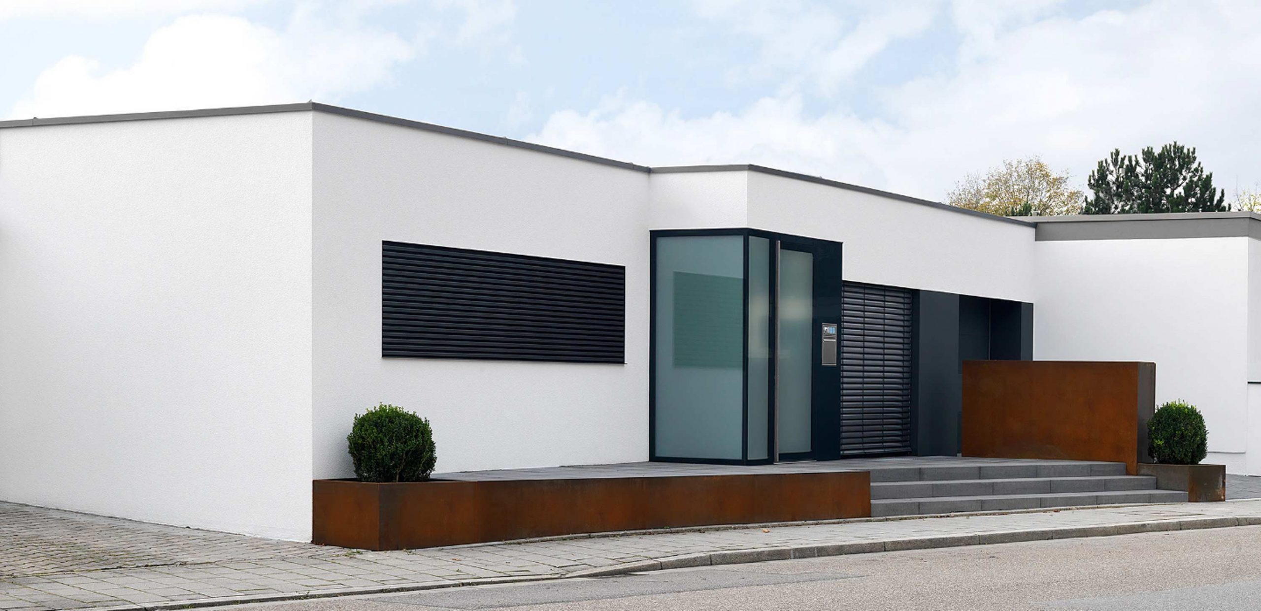 Frontansicht des Einfamilienhaus 