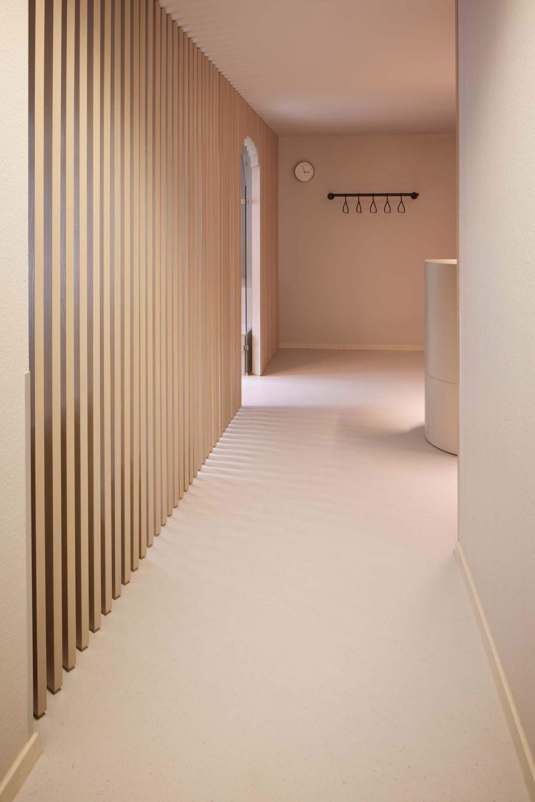 Wartezimmer in der Praxis für Kinderchirurgie. Entworfen von der Bermüller+Niemeyer Architekturwerkstatt aus Nürnberg.